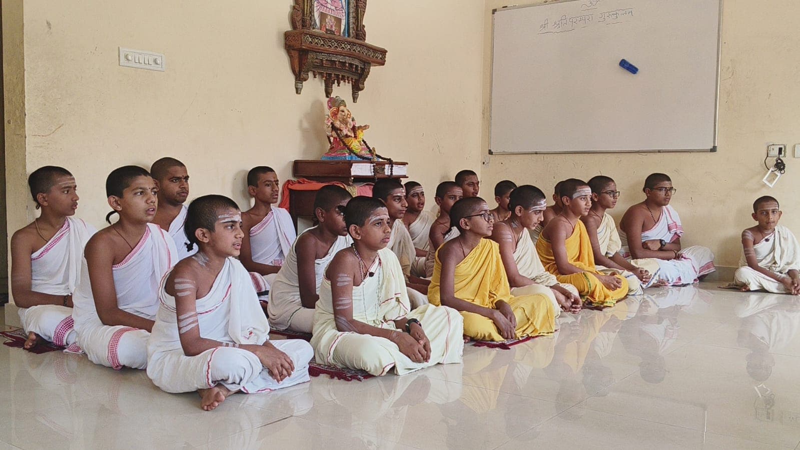 Students of Shruti Parampara Gurukula during Veda pāṭha